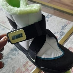 Nike flex advance snow boots sz 3